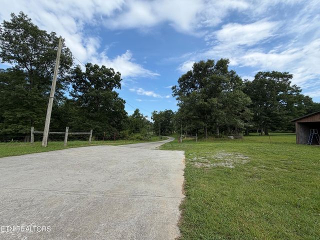 1041 Walt Reed Rd, Grandview, TN 37337