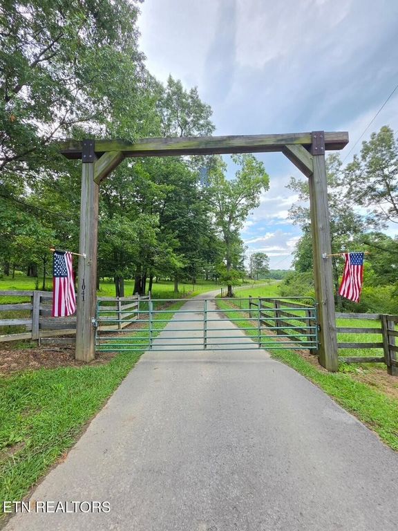 1041 Walt Reed Rd, Grandview, TN 37337
