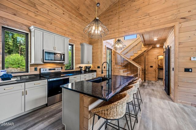 2118 Megan Ridge Drive, Sevierville, TN 37862