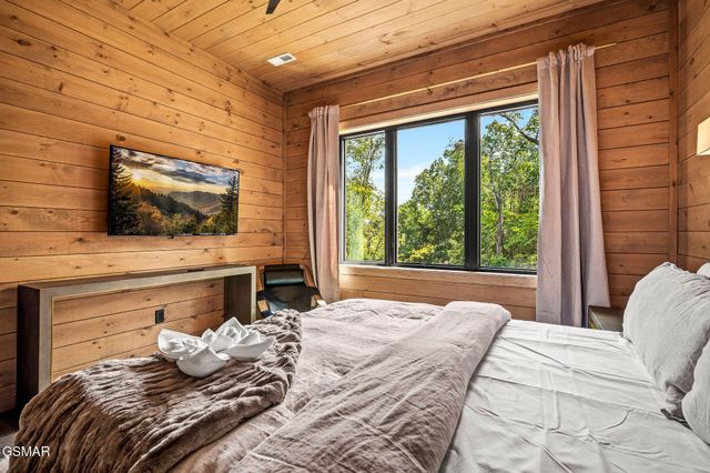 2118 Megan Ridge Drive, Sevierville, TN 37862