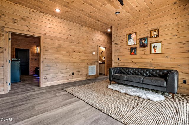 2118 Megan Ridge Drive, Sevierville, TN 37862