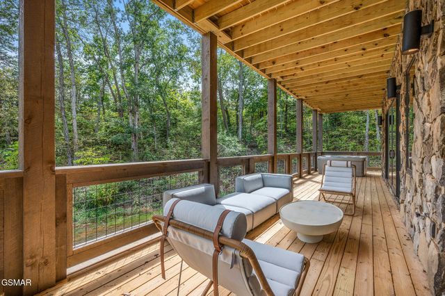 2118 Megan Ridge Drive, Sevierville, TN 37862
