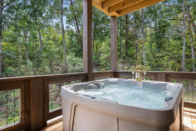 2118 Megan Ridge Drive, Sevierville, TN 37862