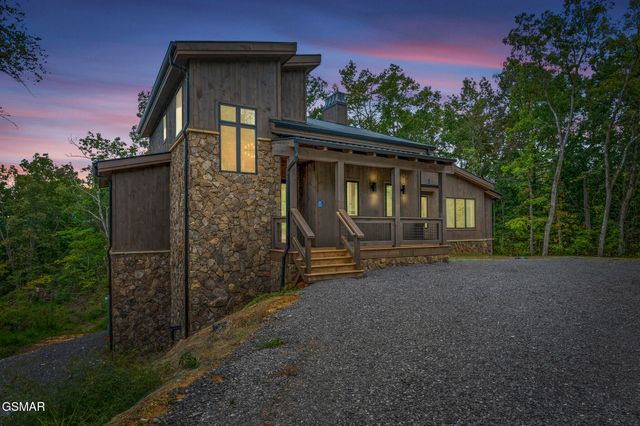 2118 Megan Ridge Drive, Sevierville, TN 37862