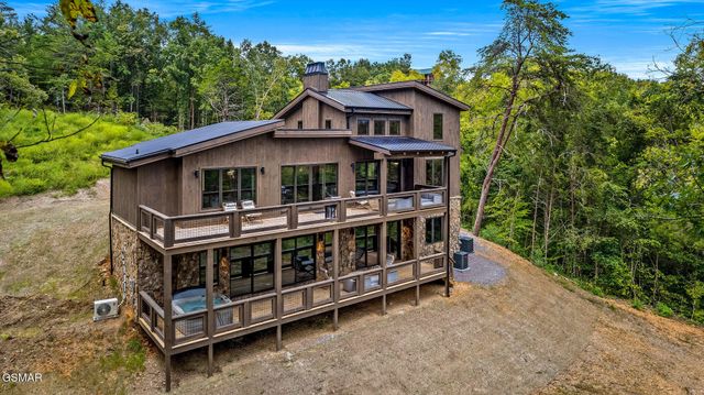 2118 Megan Ridge Drive, Sevierville, TN 37862