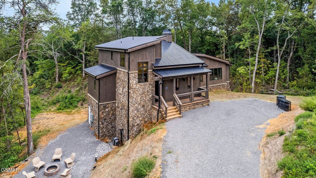 2118 Megan Ridge Drive, Sevierville, TN 37862