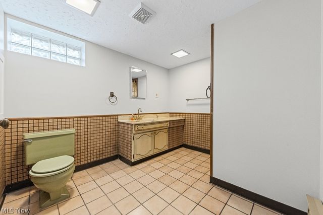681 Newton Avenue, Barberton, OH 44203