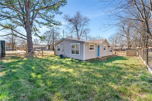 650 E McClinton Street, Fayetteville, AR 72701