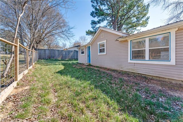 650 E McClinton Street, Fayetteville, AR 72701
