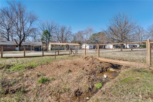 650 E McClinton Street, Fayetteville, AR 72701