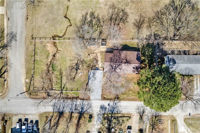 650 E McClinton Street, Fayetteville, AR 72701