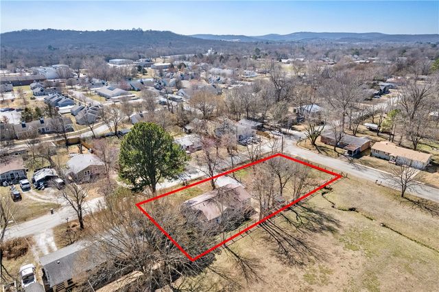 650 E McClinton Street, Fayetteville, AR 72701