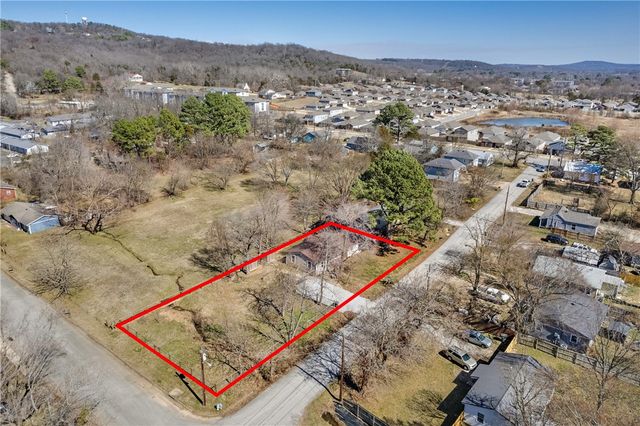 650 E McClinton Street, Fayetteville, AR 72701