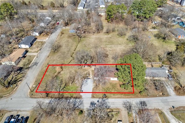 650 E McClinton Street, Fayetteville, AR 72701