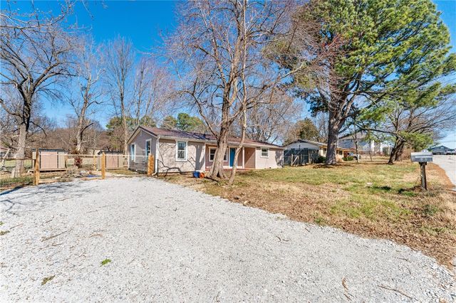 650 E McClinton Street, Fayetteville, AR 72701