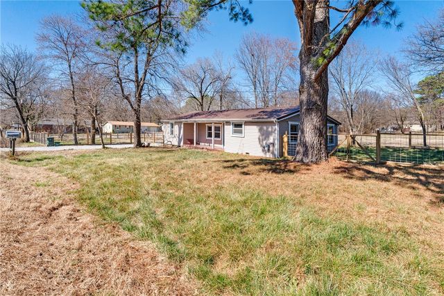 650 E McClinton Street, Fayetteville, AR 72701