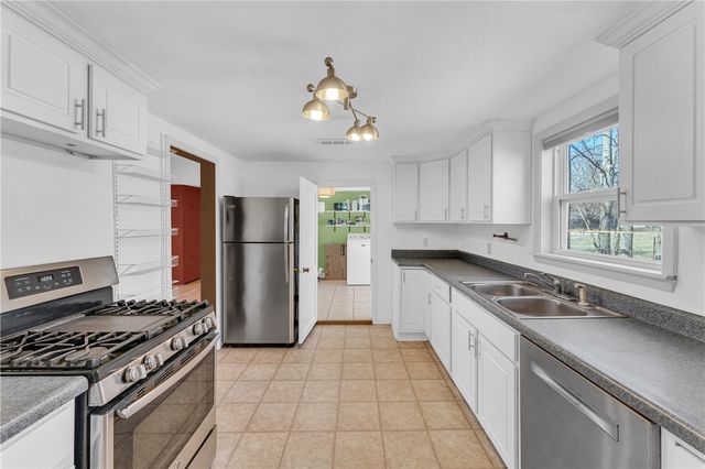 650 E McClinton Street, Fayetteville, AR 72701