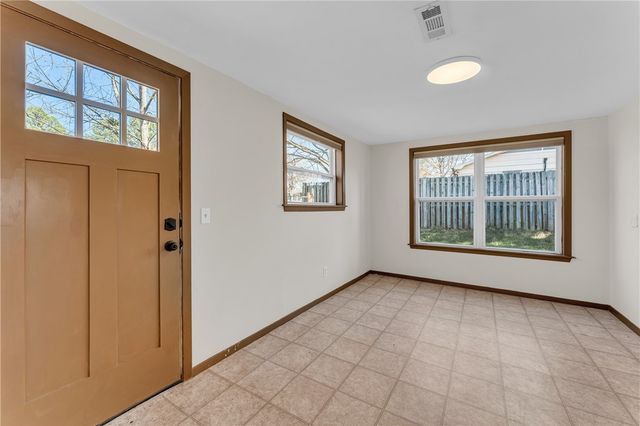 650 E McClinton Street, Fayetteville, AR 72701