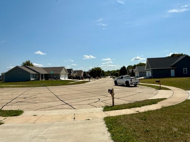 709 N Abbey Road, Urbana, IL 61802