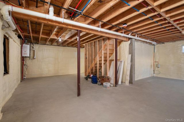 43 Shirley Lane, Medford, NY 11763