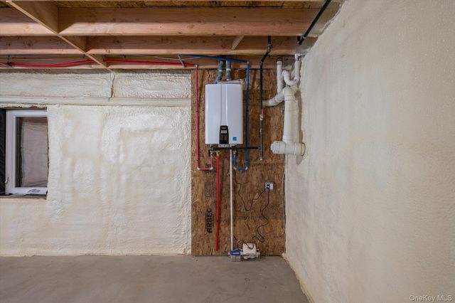 43 Shirley Lane, Medford, NY 11763