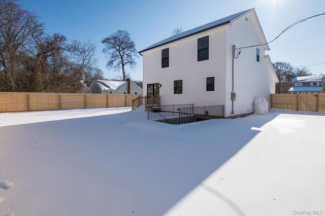 43 Shirley Lane, Medford, NY 11763