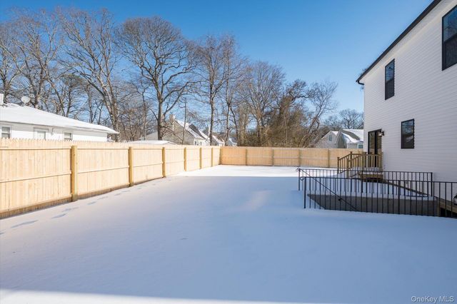 43 Shirley Lane, Medford, NY 11763