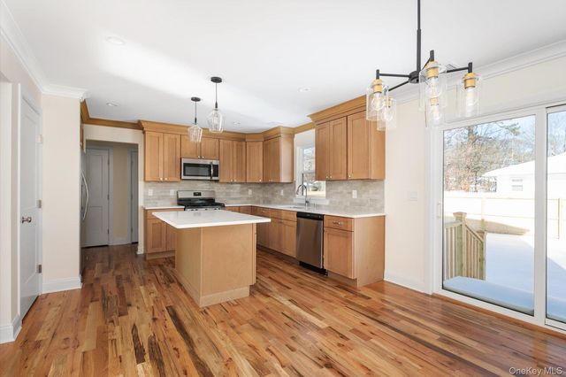 43 Shirley Lane, Medford, NY 11763