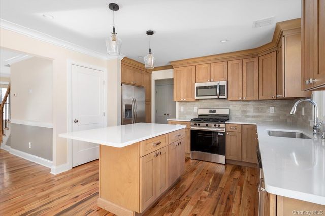 43 Shirley Lane, Medford, NY 11763