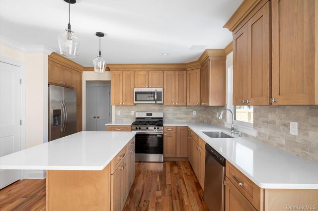 43 Shirley Lane, Medford, NY 11763