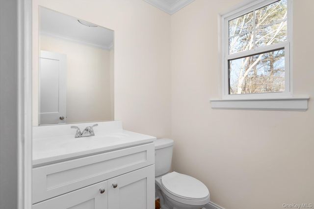 43 Shirley Lane, Medford, NY 11763