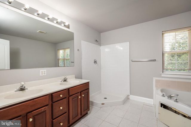 2118 FOULK RD, Wilmington, DE 19810