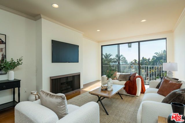 8455 Fountain Avenue 302, West Hollywood, CA 90069