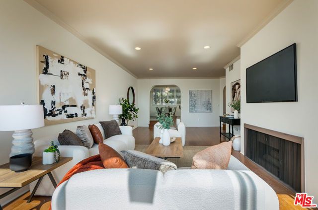 8455 Fountain Avenue 302, West Hollywood, CA 90069