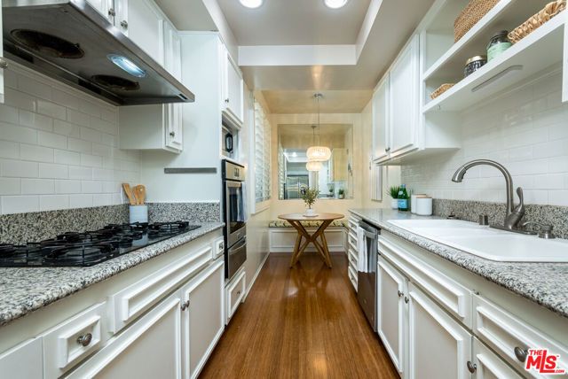 8455 Fountain Avenue 302, West Hollywood, CA 90069