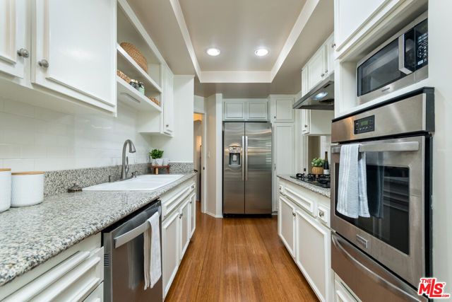 8455 Fountain Avenue 302, West Hollywood, CA 90069