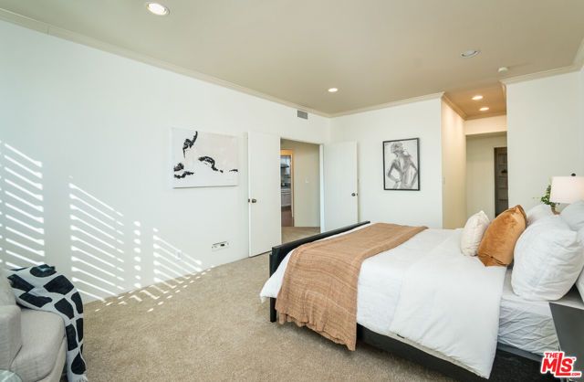 8455 Fountain Avenue 302, West Hollywood, CA 90069