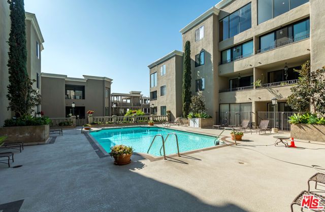 8455 Fountain Avenue 302, West Hollywood, CA 90069