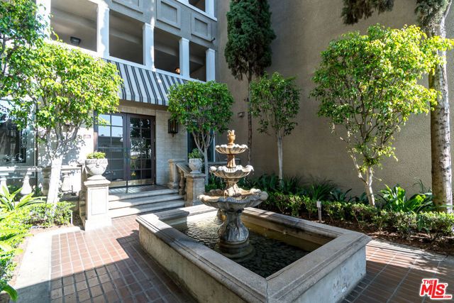 8455 Fountain Avenue 302, West Hollywood, CA 90069