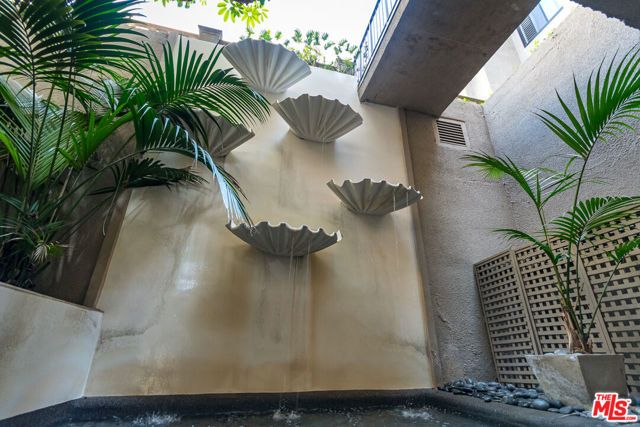 8455 Fountain Avenue 302, West Hollywood, CA 90069