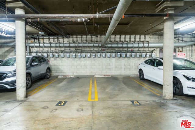 8455 Fountain Avenue 302, West Hollywood, CA 90069