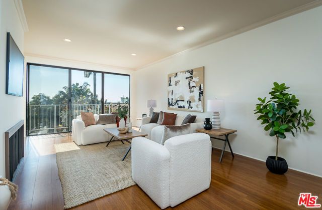 8455 Fountain Avenue 302, West Hollywood, CA 90069