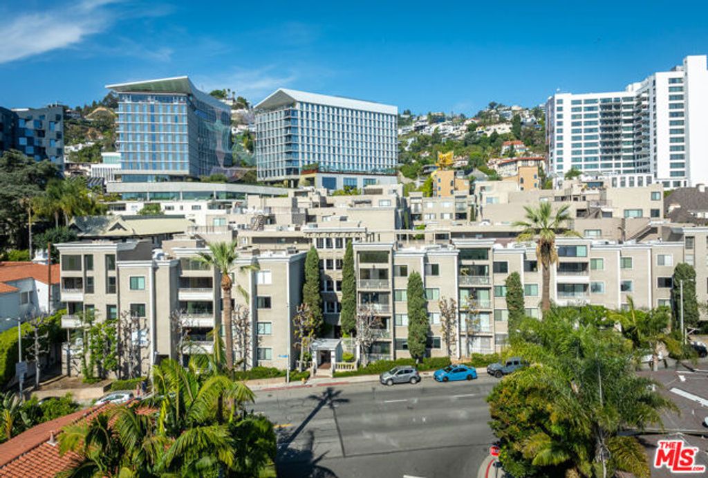 8455 Fountain Avenue 302, West Hollywood, CA 90069