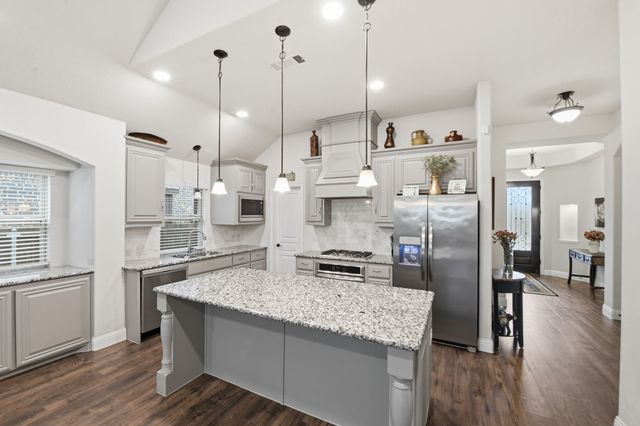 2011 Clearcreek Way, Royse City, TX 75189