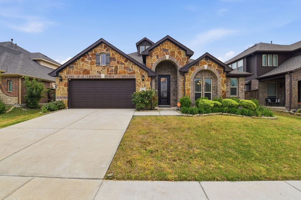 2011 Clearcreek Way, Royse City, TX 75189