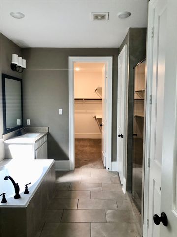 520 Pedernales Street, Webster, TX 77598