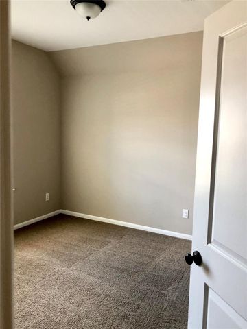 520 Pedernales Street, Webster, TX 77598