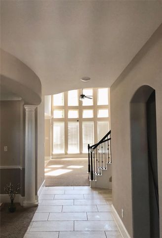 520 Pedernales Street, Webster, TX 77598