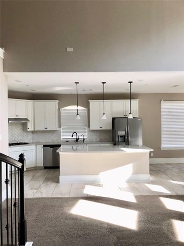 520 Pedernales Street, Webster, TX 77598