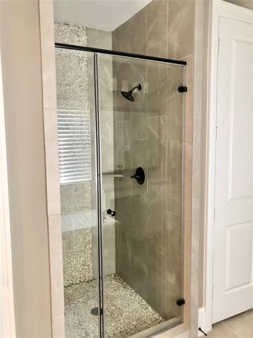 520 Pedernales Street, Webster, TX 77598